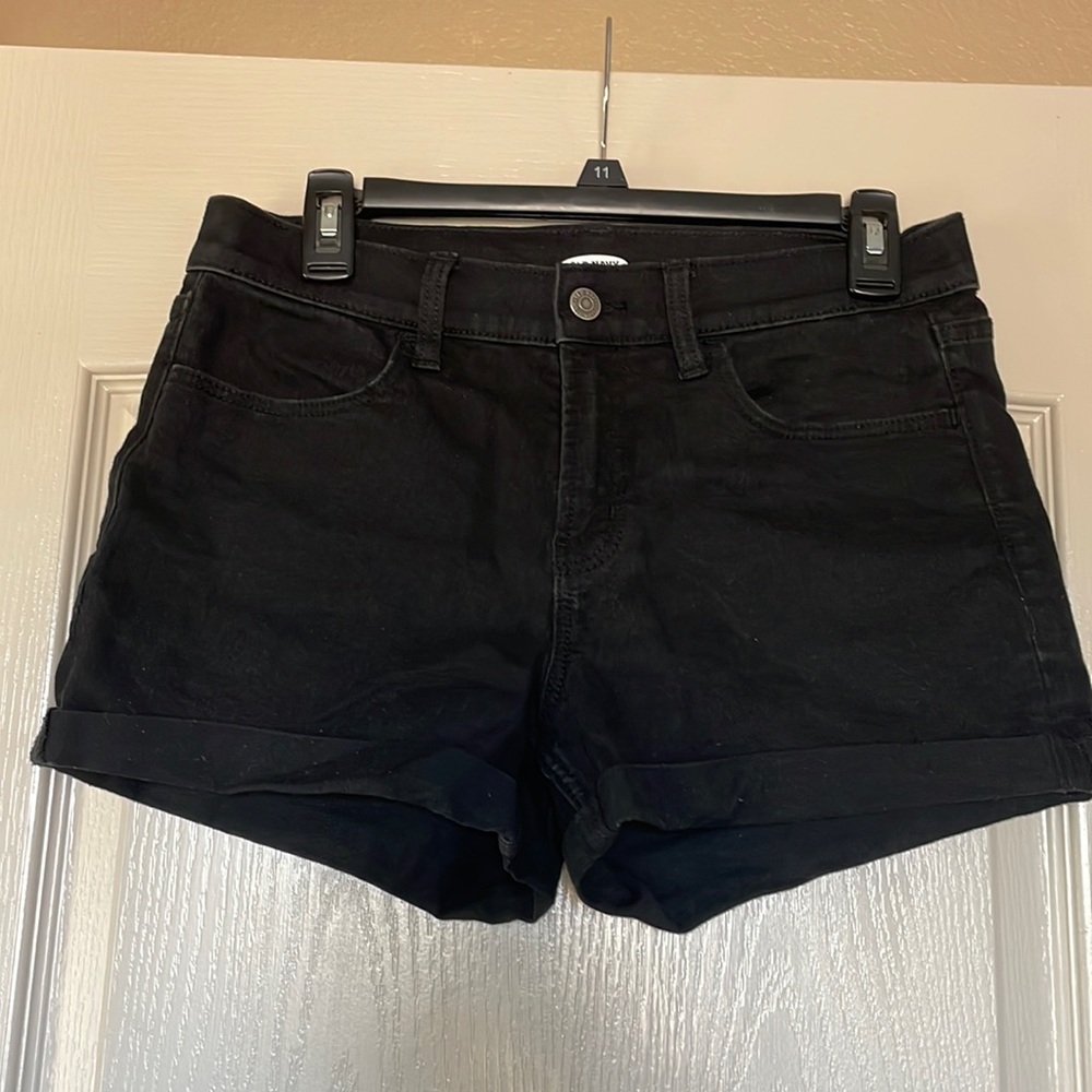 Old Navy black shorts